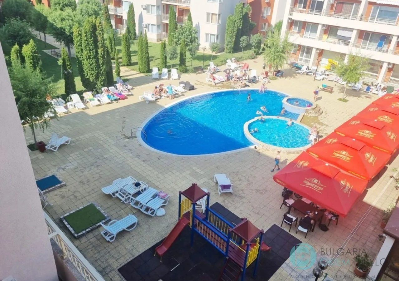 Apartament z dużym balkonem z widokiem na basen – Nessebar Fort Club, Słoneczny Brzeg — zdjęcie 1