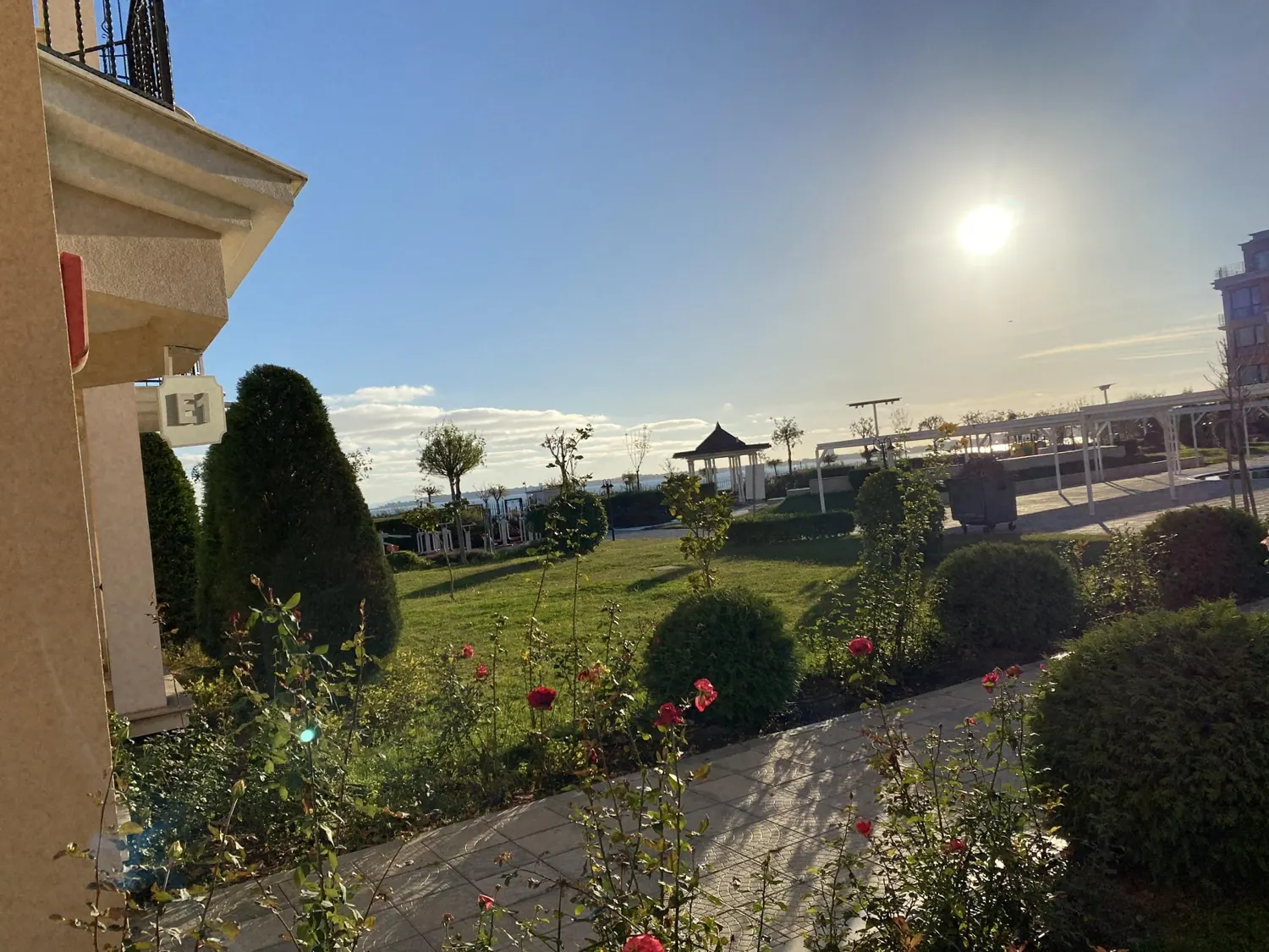 Apartament cu 3 camere — Premier Fort Beach · 323 — fotografie 1